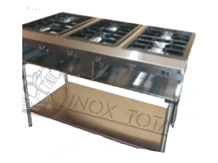 Cocina industrial de acero inoxidable con quemadores